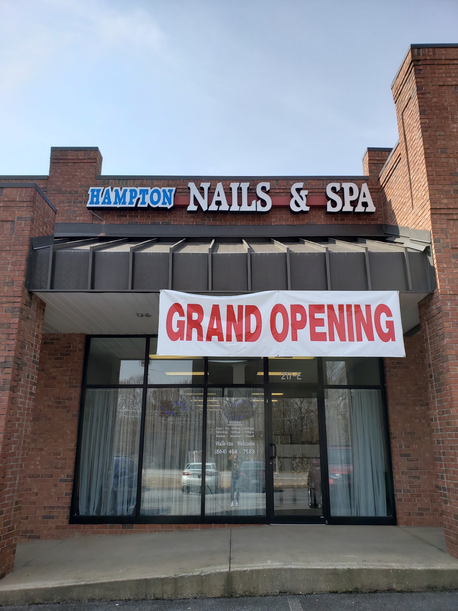 Hampton Nails & Spa logo